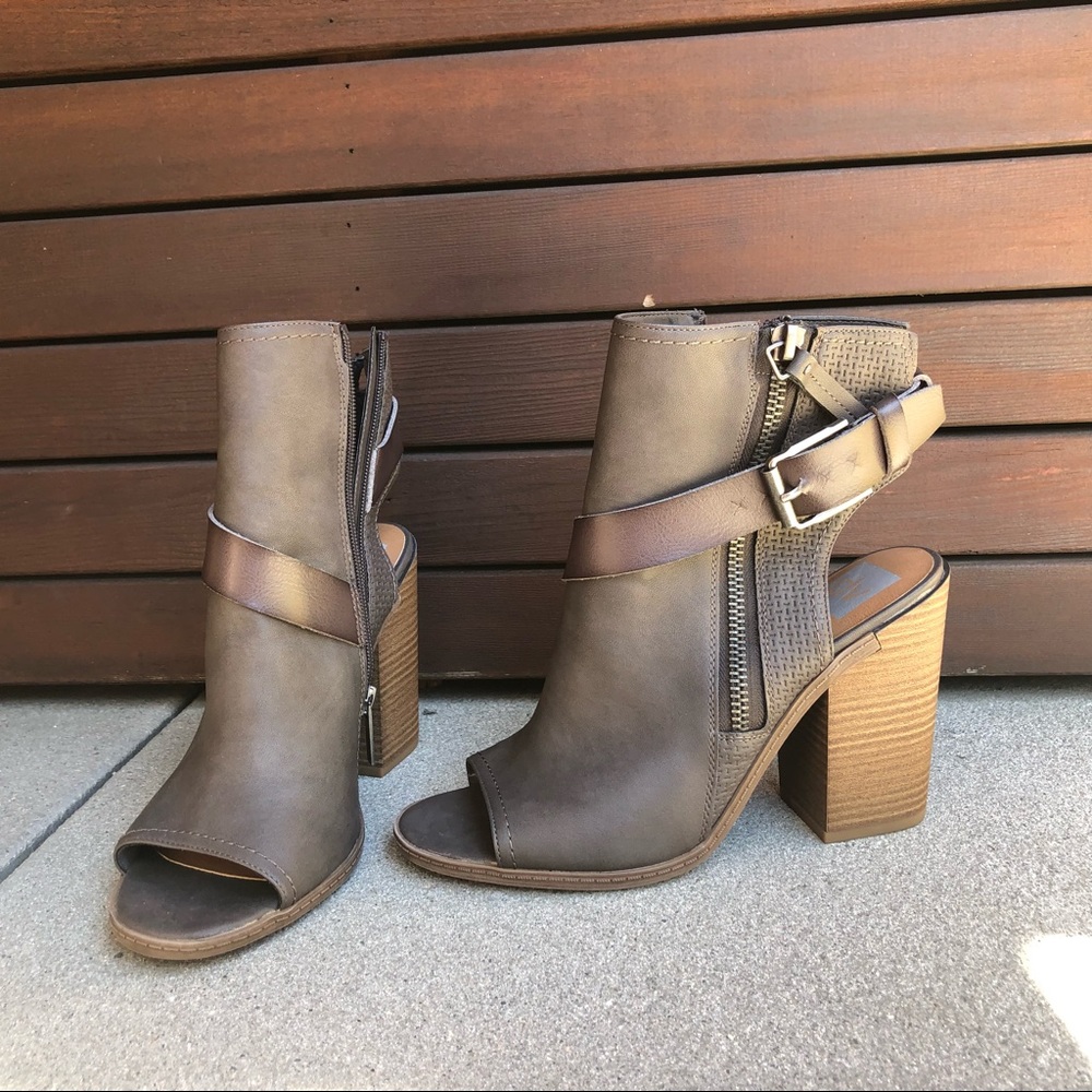 Dolce Vita Teisha buckle peep toe booties